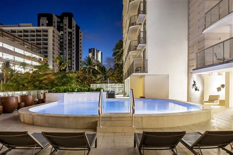 The hilton garden inn is a new fort walton beach hotel located directly on the beach facing the gulf of mexico on beautiful okaloosa island in fort walton beach, florida. Hilton Garden Inn Waikiki | Hawaii | Wheretraveler