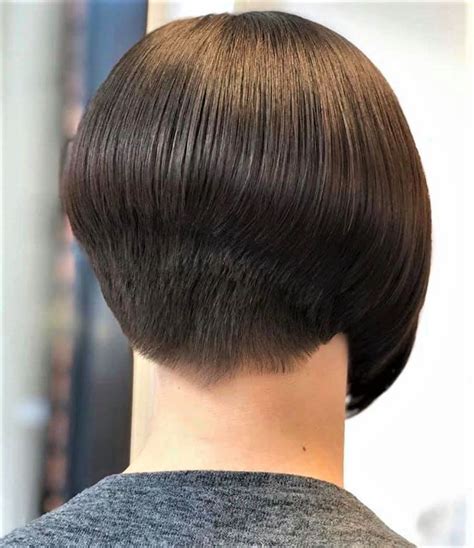 Pin By Rick Locks On Wedge And Stacked Haircuts Shaved Nape Beautiful