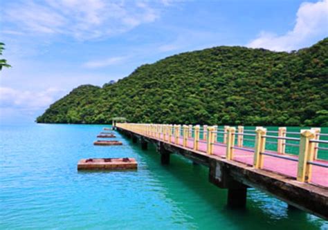 Untuk bisa menuju ke pulau langkawi , anda bisa menaiki kapal feri dari kuala lumpur atau penang. Gua Cerita, Gua Penuh Kisah di Pulau Langkawi | Menikmati ...