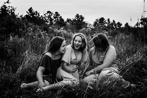 Capturing Memories in Fall: A Stunning Family Photo Session in