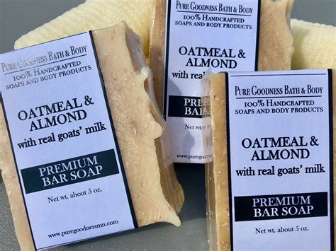 Creamy & moisturizing plant based soap bar perfectly blended with almond milk and apricot shells. Almond & Oatmeal Bar Soap