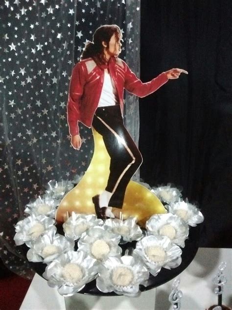 Ouça músicas do artista michael jackson. Display de Mesa - Michael Jackson no Elo7 | Nuvem de ...