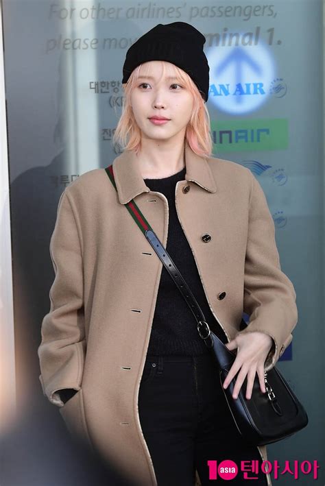 Iu Debuts Pink Blonde Hair At Incheon Airport Allkpop