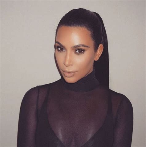 Activa Kim Kardashian Posa Nua Pela Segunda Vez Em Horas
