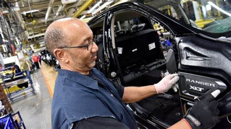 Ford To Invest 145b Add 3000 Jobs In Southeast Michigan By 2022