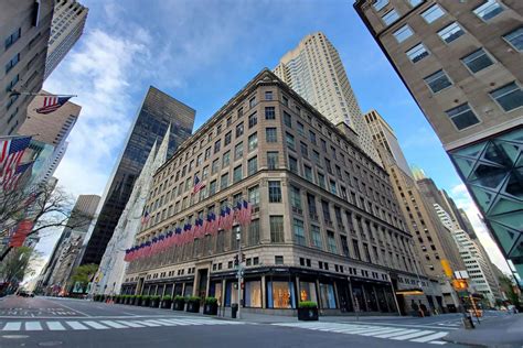 Saks To Reopen Fifth Avenue Flagship With Uv Handrail Cleaners Video
