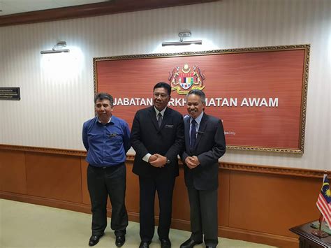 Ketua setiausaha negara, datuk seri dr ismail abu bakar berkata, mohd khairul adib, 57, berkelulusan ijazah sarjana muda sains dari universiti kebangsaan. Datuk Borhan Bin Dolah - Kunjungan Hormat Ke Pejabat Ketua ...