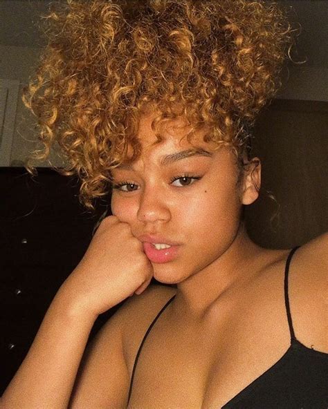pin by william on insta baddie s in 2021 curly girl hairstyles light skin girls pretty hair