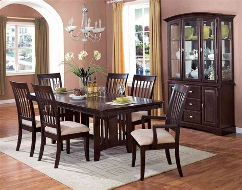 A formal dining room is a great place for entertaining and should convey the feeling of elegance and sophistication for family and friends. How To Make Dining Room Decorating Ideas To Get Your Home ...
