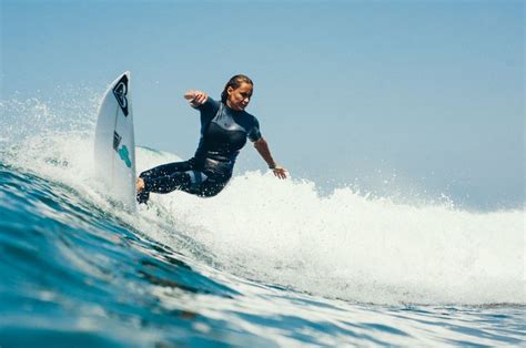 Glide Times At Trestles With Lisa Andersen Surfing Surfer Lifestyle