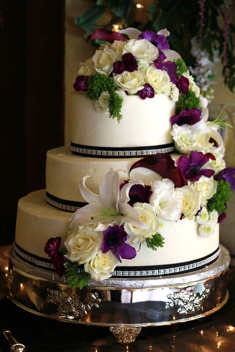 Exquisite Cookies 3 Tier Wedding Cake With Fresh Flowers