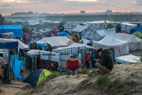 France Starts Clearing ‘jungle Migrant Camp In Calais Middle East