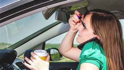 Tips To Avoid Distracted Driving