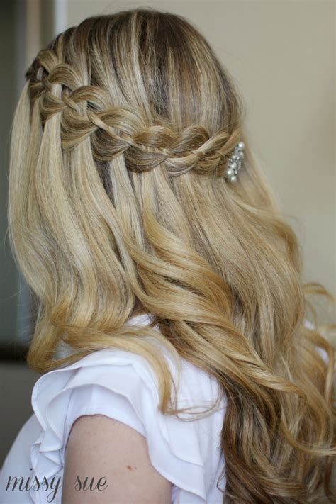 Our Favorite Half Up Hairstyles For Bridesmaids In 2020 Junior