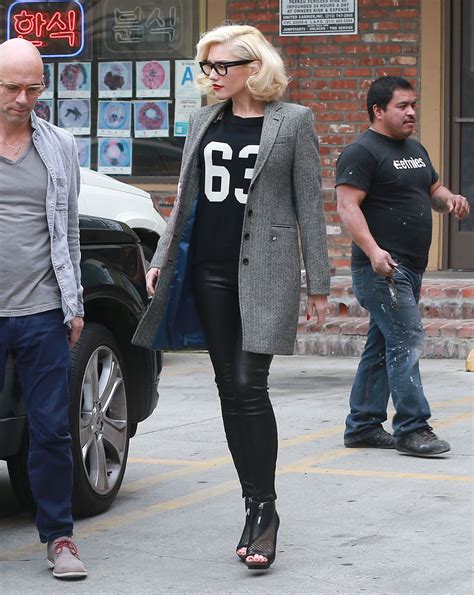 Gwen Stefani Casual Style Acupuncture Clinic In Los Angeles Feb