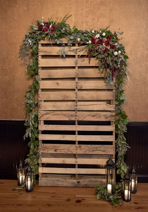 21 Wedding Backdrop Ideas With Pallets