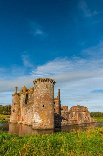 Caerlaverock Castle History And Photos Historic Dumfries And Galloway