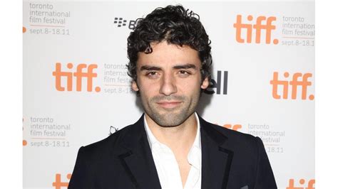 oscar isaac recalls moment he knew his wife was the one 8days
