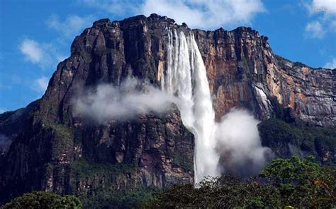 The region is also known as gran sabana and borders brazil and guyana. El imponente Salto del Angel, en Venezuela - Vida Positiva