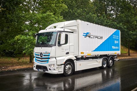Mercedes Benz Starts Trials Of Fully Electric Heavy Duty Trucks
