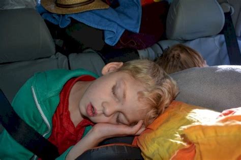 Mujer Dejó A Sus Hijos Durmiendo Toda La Noche En El Auto Mientras Se