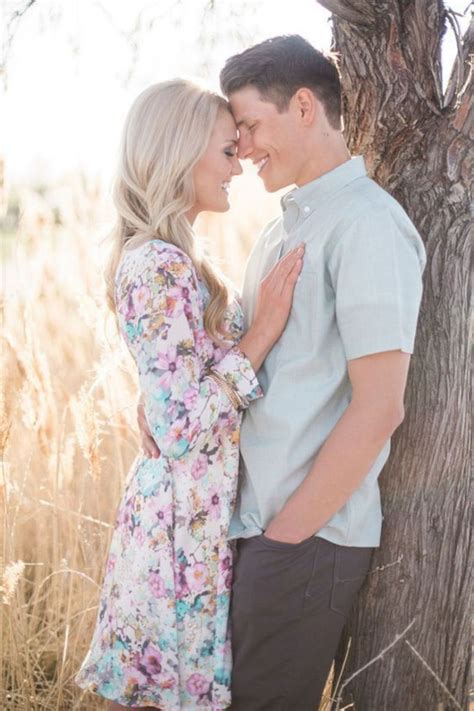 55 Best Engagement Poses Inspirations For Sweet Memories 017 Oosile