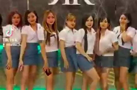 waduh lc alias pemandu karaoke seksi berpakaian mirip ala seragam sekolah viral di purworejo