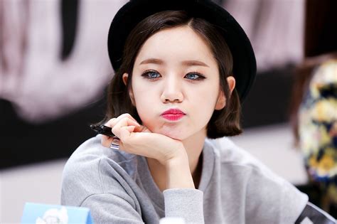 Blue Eyed Kpop Idols Girl S Day Hyeri Girl Day Hyeri