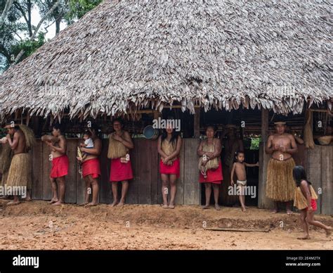 Iquitos Per Dic Indios Yagua En Su Traje Local Am Rica Latina Yagua Nativa Yahuas