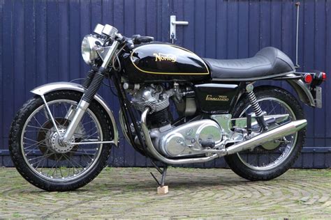 Initially having a nominal 750 cc displacement, actually 745 cc (45.5 cu in), in 1973 it became an 850 cc, actually 828 cc. Norton Commando Interstate 1972