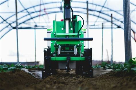 Oz Le Robot Agricole Au Service Des Agriculteurs Naïo Technologies