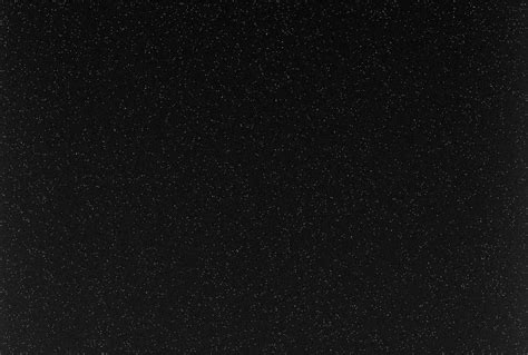 Je tweet des images avec des fonds noirs et des têtes de gens. Pretraitement des images astronomiques