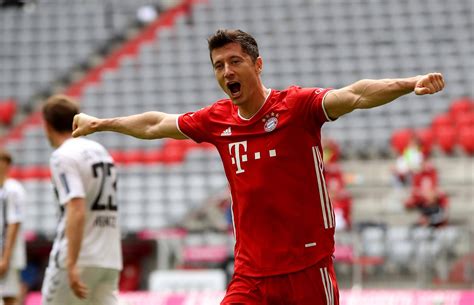 W poprzedniej kolejce wyrównał rekord strzelecki ikony bayernu, a teraz będzie mógł go poprawić. Neuer Lewandowski-Rekord: Der FCB-Stürmer ist der Legionär ...