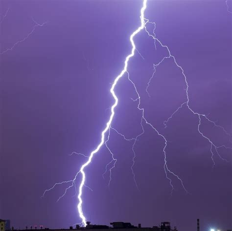 Heres What Being Struck By Lightning Does To Your Body According To
