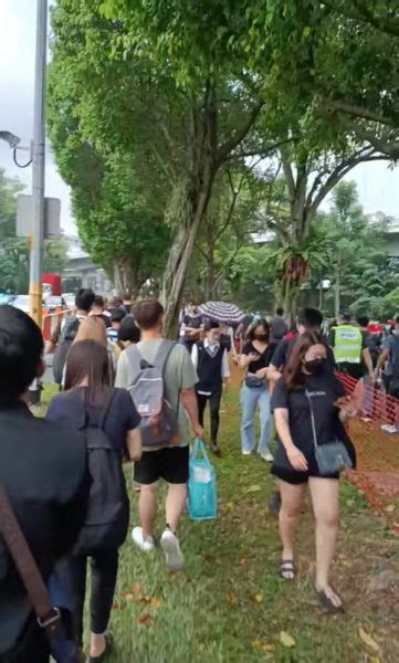 Long Queues Form Outside Woodlands Checkpoint On Good Friday Bus Stop Skipped Due To Overcrowding
