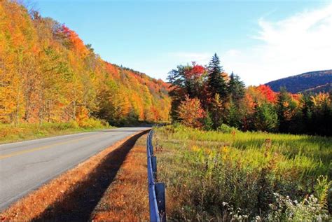 7 West Virginia Country Roads That Are Beautiful In The Fall