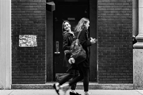 Vince Alongi Capturing Street Photography Scenes In Black And White