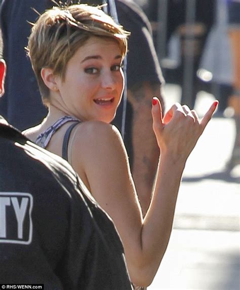 shailene woodley flashes shaka sign in floral print summer dress as she heads into jimmy kimmel