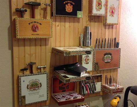 I love boxes, and love these old cigar boxes, especially the bigger ones, very hard to find. wall decor from cigar boxes - The CigarMonkeys