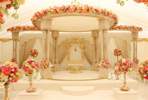 These Suspended Floral Adornments Look So Pretty In 2021 Wedding Design Decoration Hindu