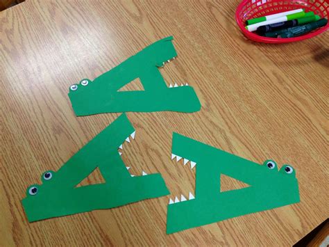 I've chosen crafts that i can do with my two year old grandson. Mrs. Webster's Classroom Connections: Alligator Pie