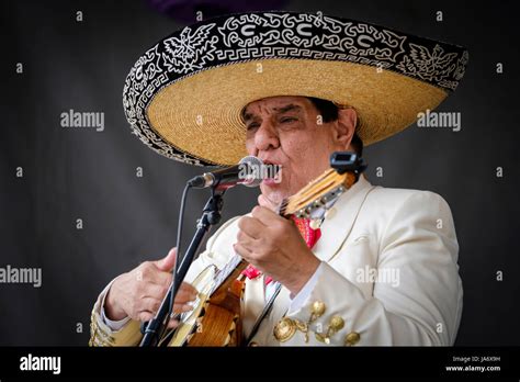 Chanteur Musicien Mariachi Mexicain Jouer A Mexican Vihuela Guitare
