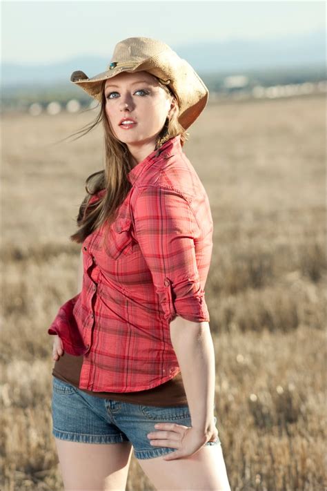 josh chavez photographer courtney cowgirl in an open field