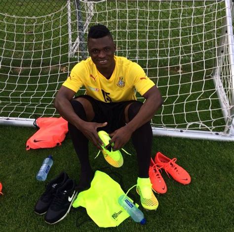 As a teen, orlando landed his first job: Orlando Pirates and Mamelodi Sundowns extend holidays for ...