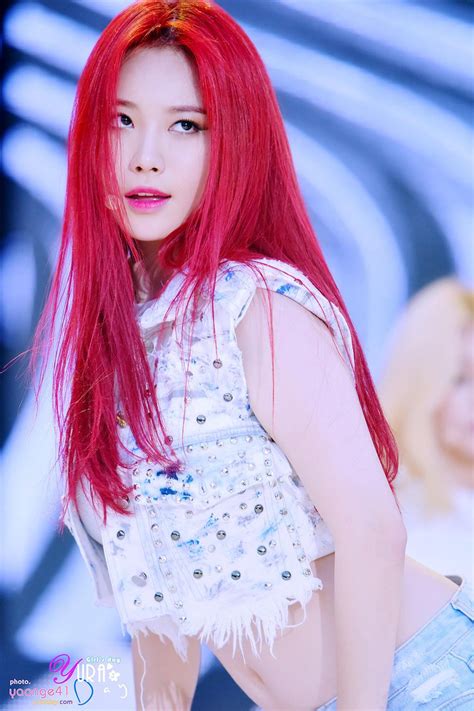 Fans Mention That This Idol Looks Gorgeous With Red Hair