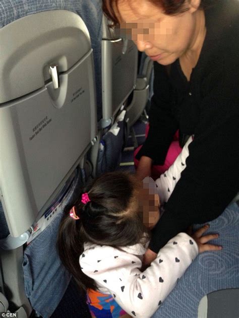 Photos Show Air China Passnger Allow Granddaughter To Urinate On The Floor Daily Mail Online