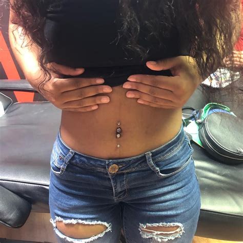 Pin By 𝒱𝒾𝒸𝓉𝑜𝓇𝒾𝒶💸 On ♚ TaŤtĖĐ Hip Piercings Body Piercings Belly