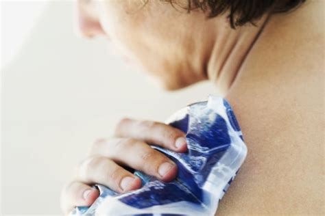 But many shoulder lumps are altogether harmless, not propositioning serious liability to comprehensive health whatsoever. Symptoms of Knotted Muscle at the Shoulder Blade | Healthy ...