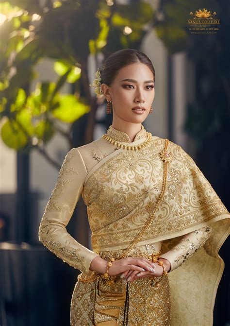 Thai Traditional Dress Pleng