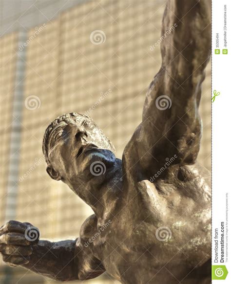 Une divine force d'être qui anime le « morceau de bravoure » de l'héraklès archer. Herakles Archer Straight On CU Stock Photo - Image of warm ...